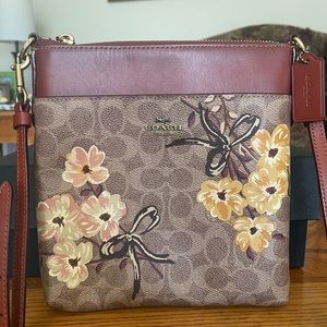 USED-Very good condition Coach Crossbody bag with Coach Keychain.